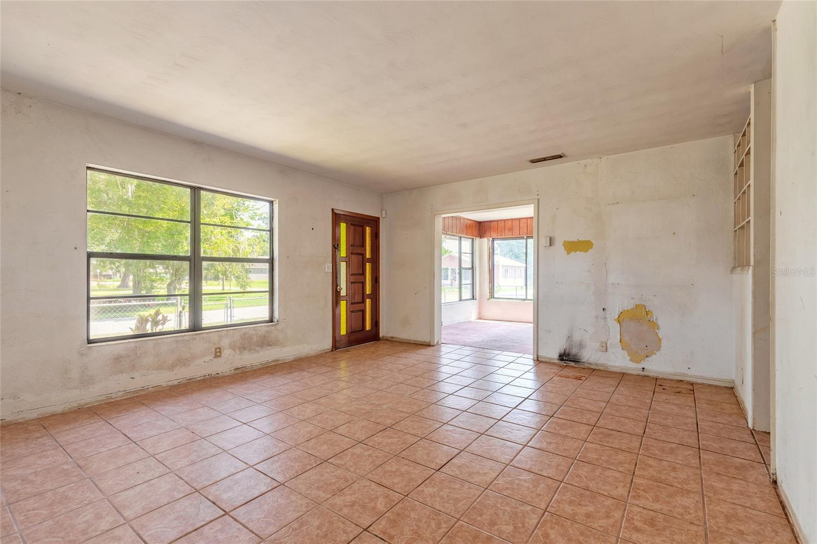 TUCKER 02 BLK 14 KINGSTON - Residential