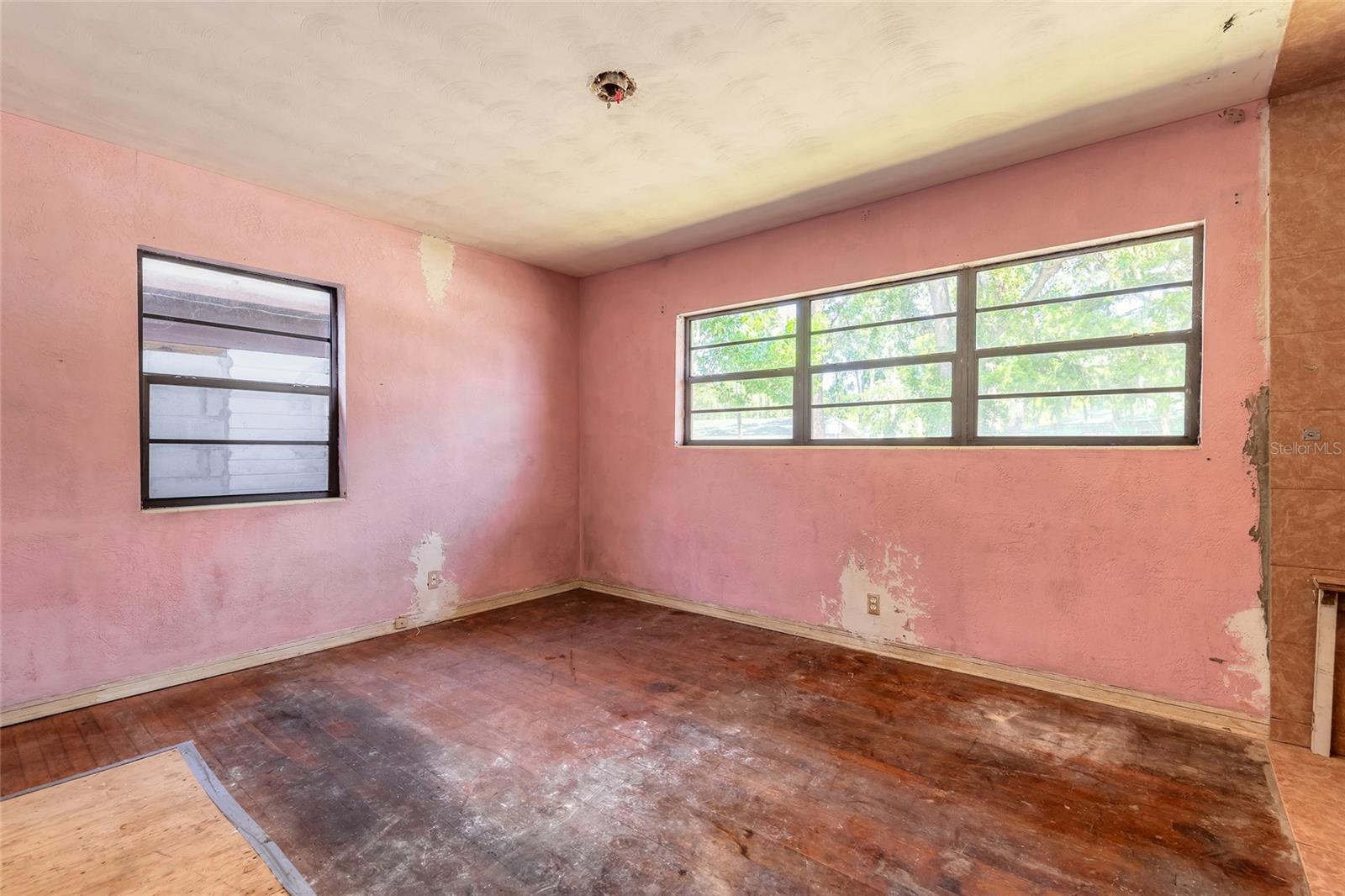 TUCKER 02 BLK 14 KINGSTON - Residential