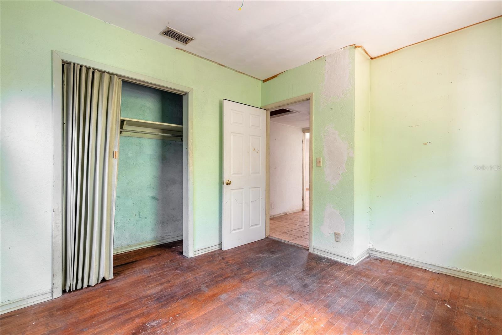 TUCKER 02 BLK 14 KINGSTON - Residential