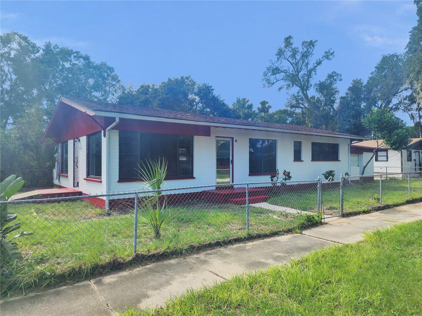 TUCKER 02 BLK 14 KINGSTON - Residential