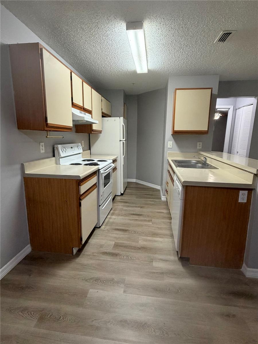 LANDING A CONDO - Residential