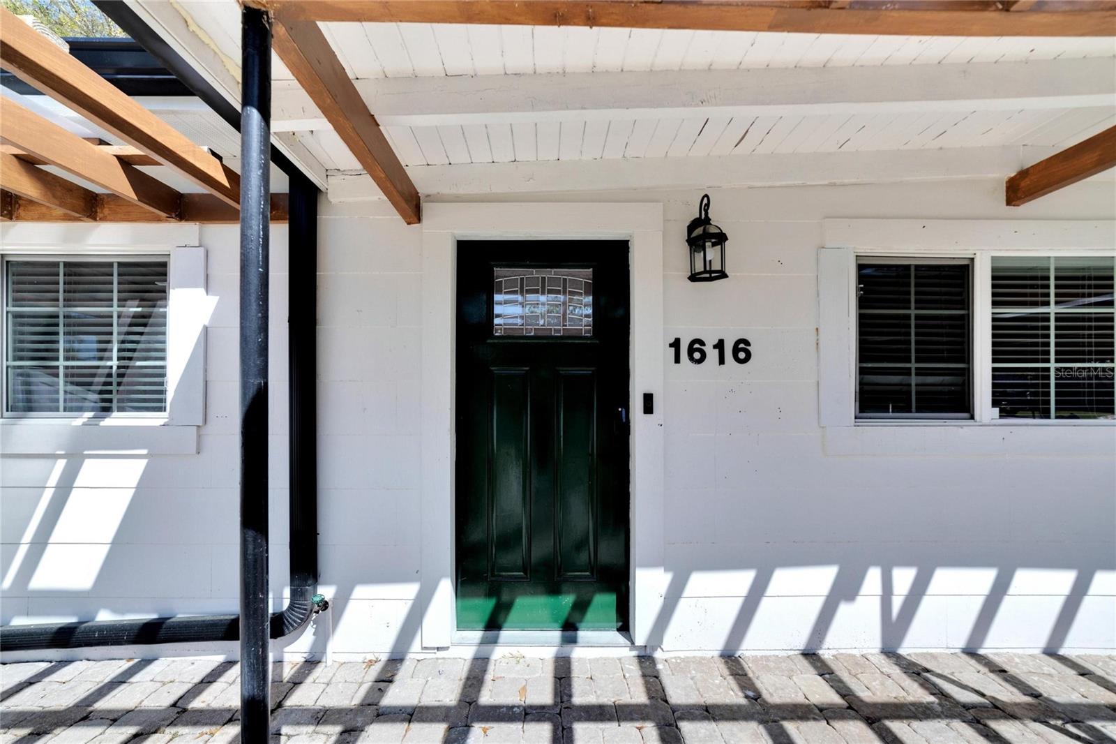 1616 HUNTINGTON STREET