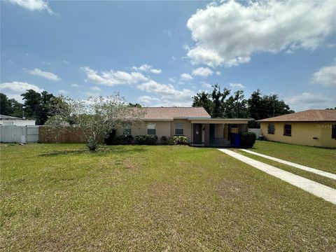 A home in LAKELAND