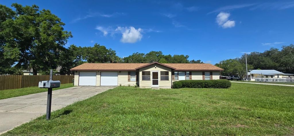 Photo of 541 Sunset Avenue, Umatilla, FL 32784 (MLS # G5114306)