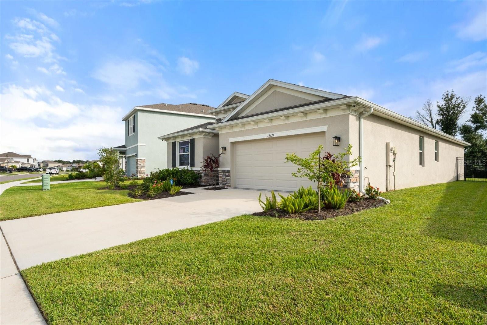 BELLA LAGO - Residential