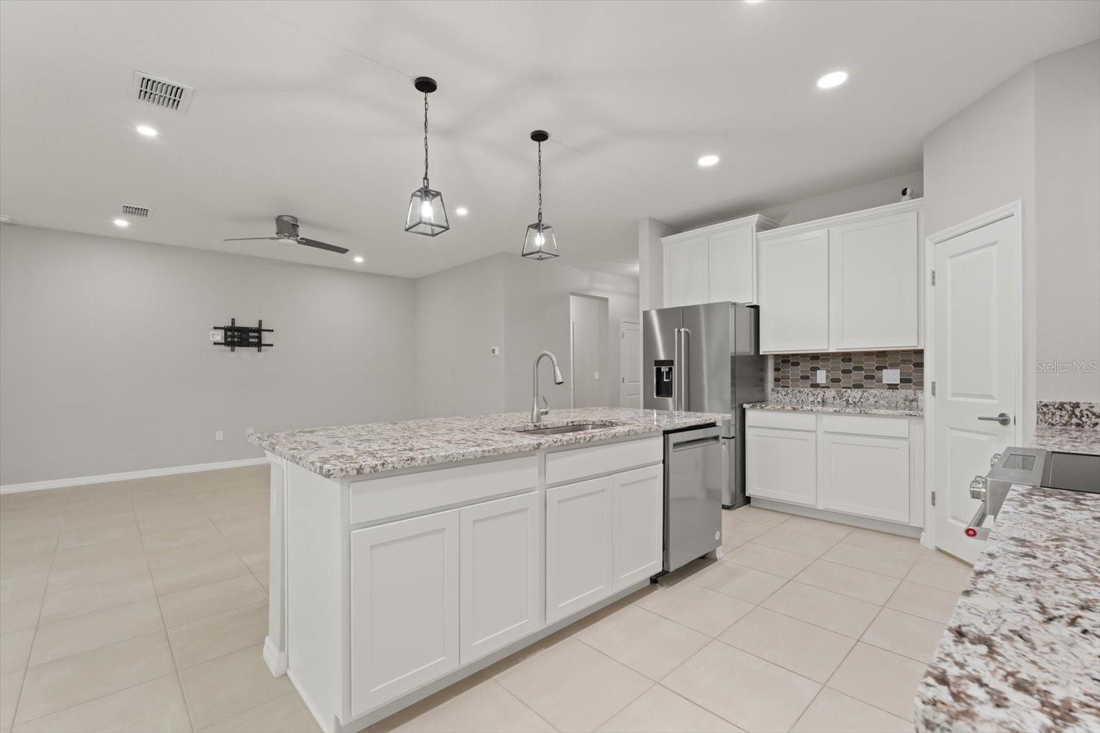 BELLA LAGO - Residential