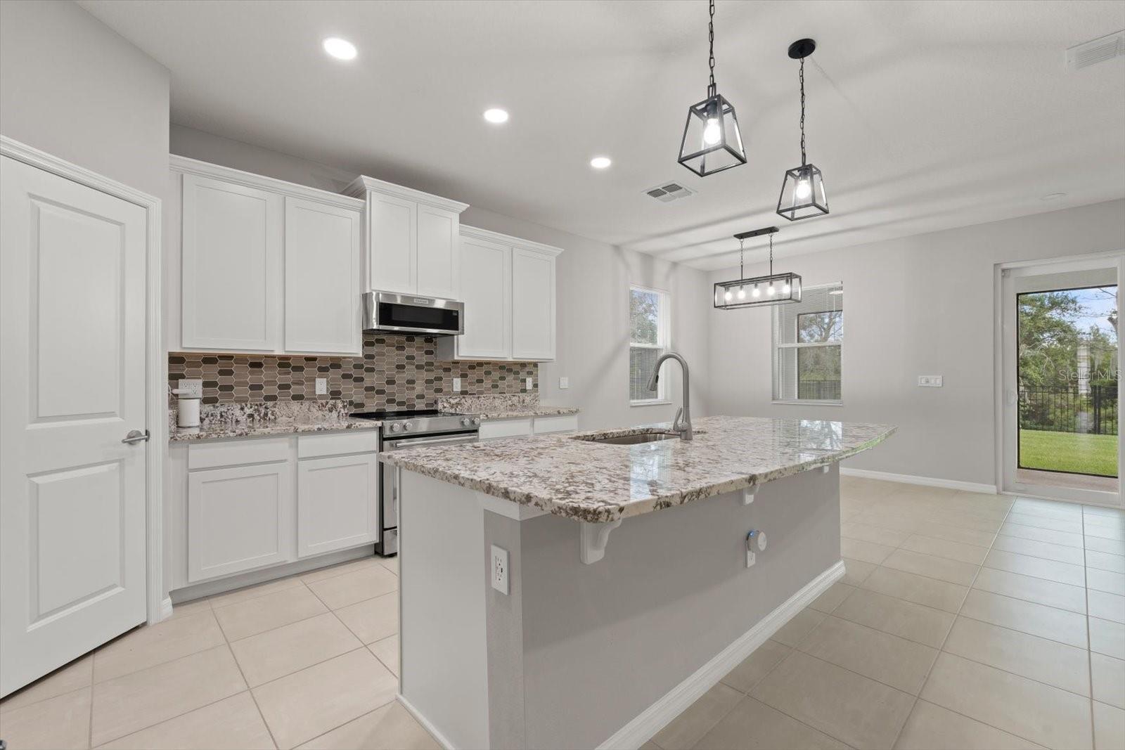 BELLA LAGO - Residential