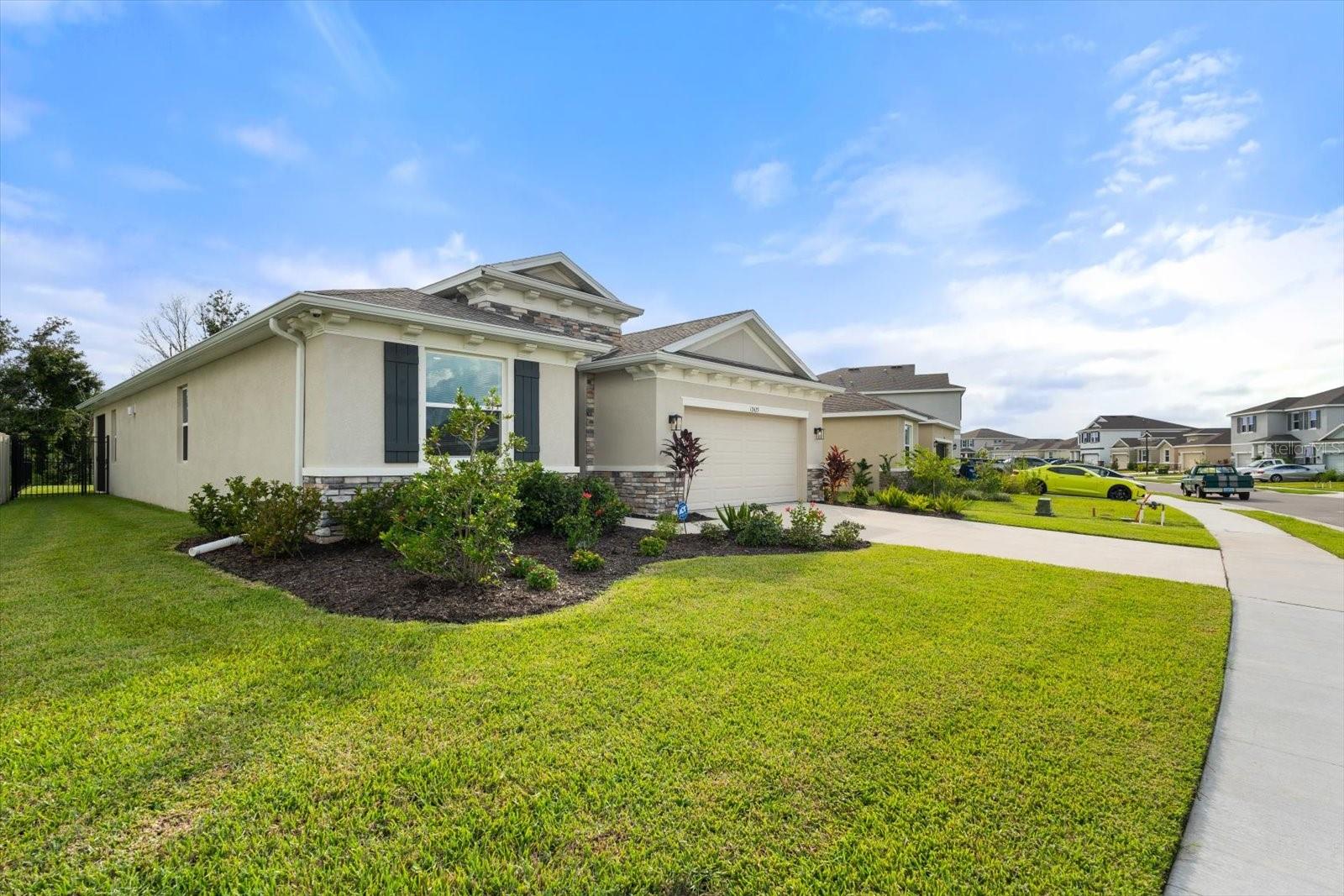 BELLA LAGO - Residential