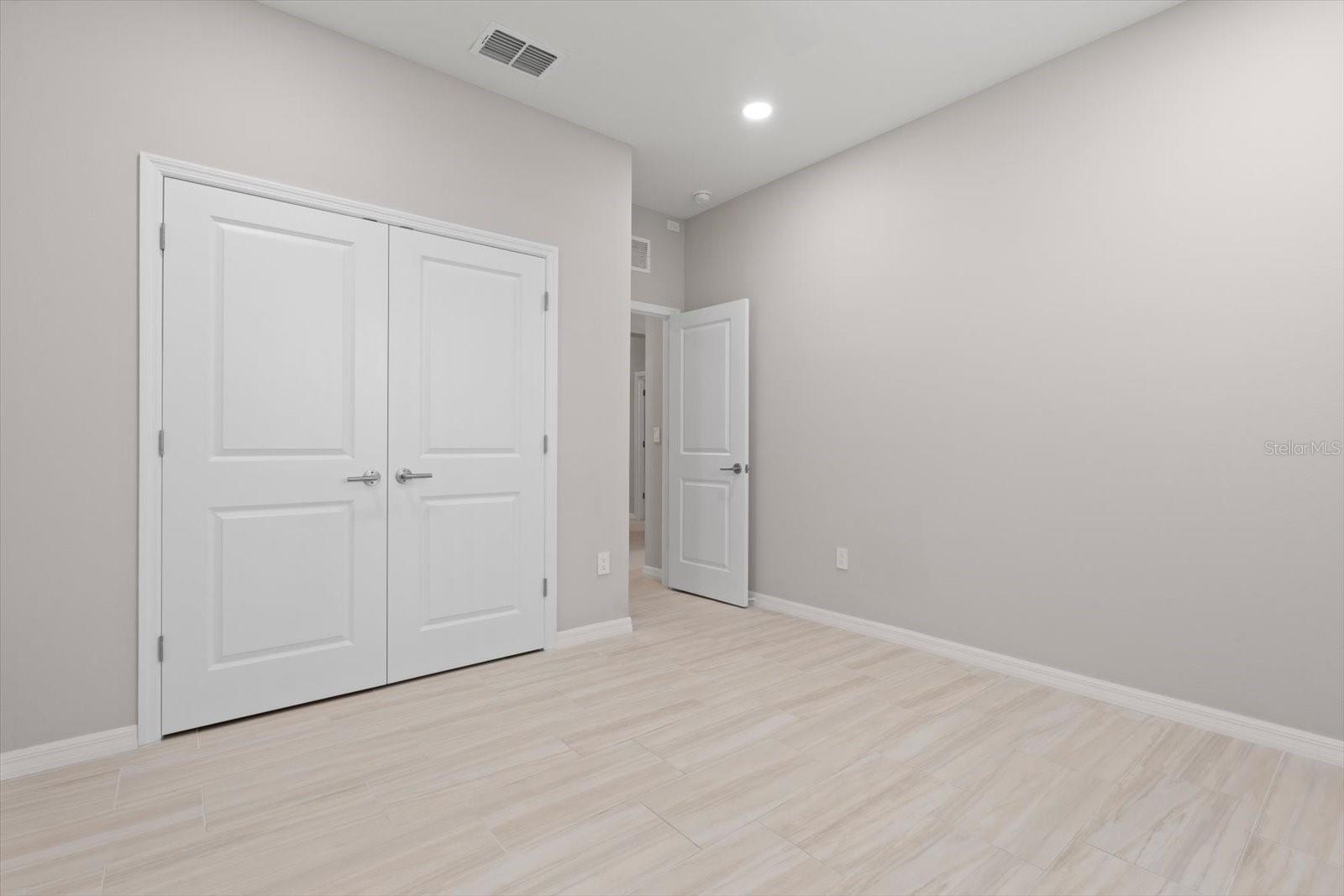 BELLA LAGO - Residential