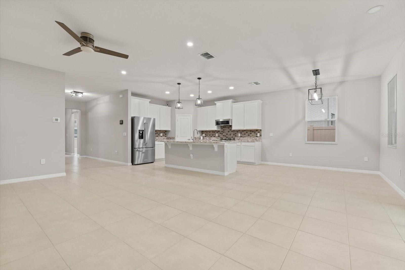 BELLA LAGO - Residential
