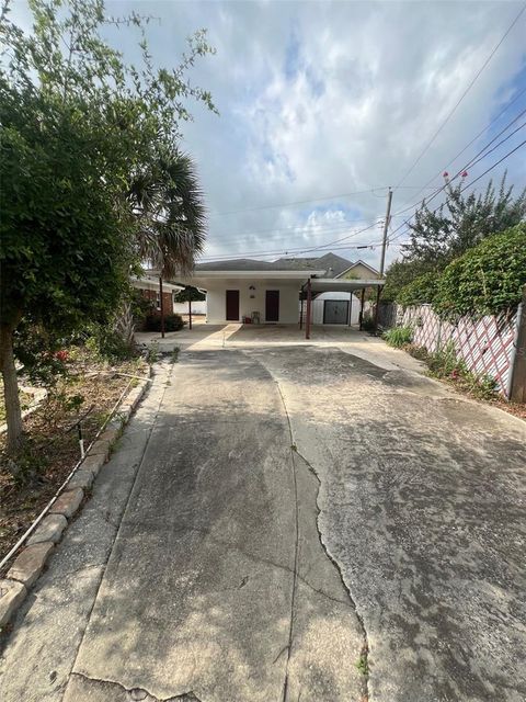 A home in LAKELAND