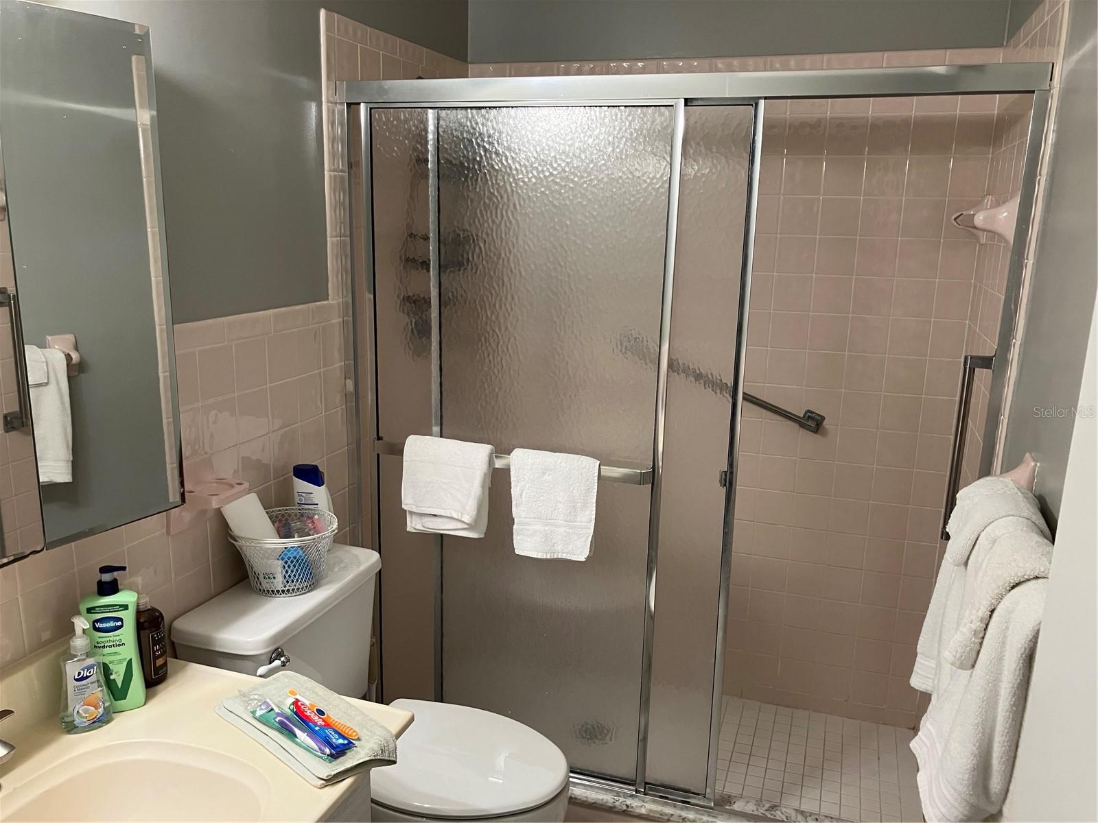 PARADISE SHORES - Residential