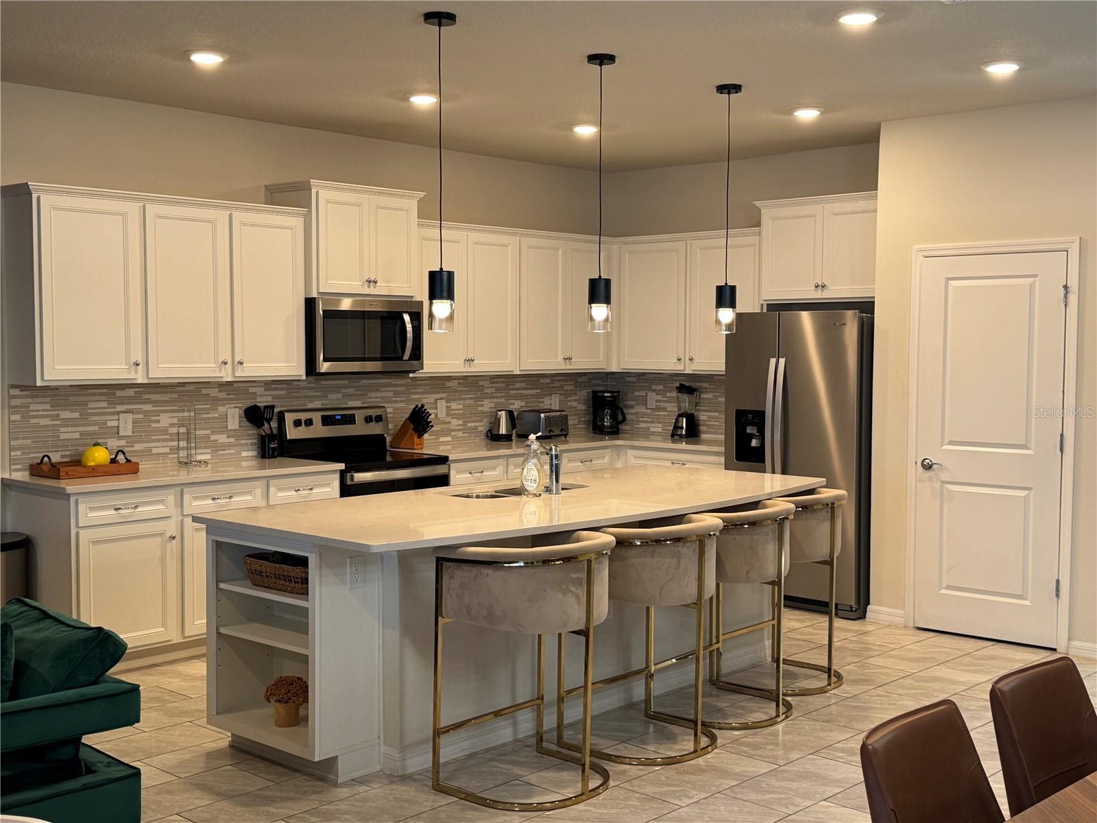 WINDSOR ISLAND RESIDENCE PH 3 - Residential