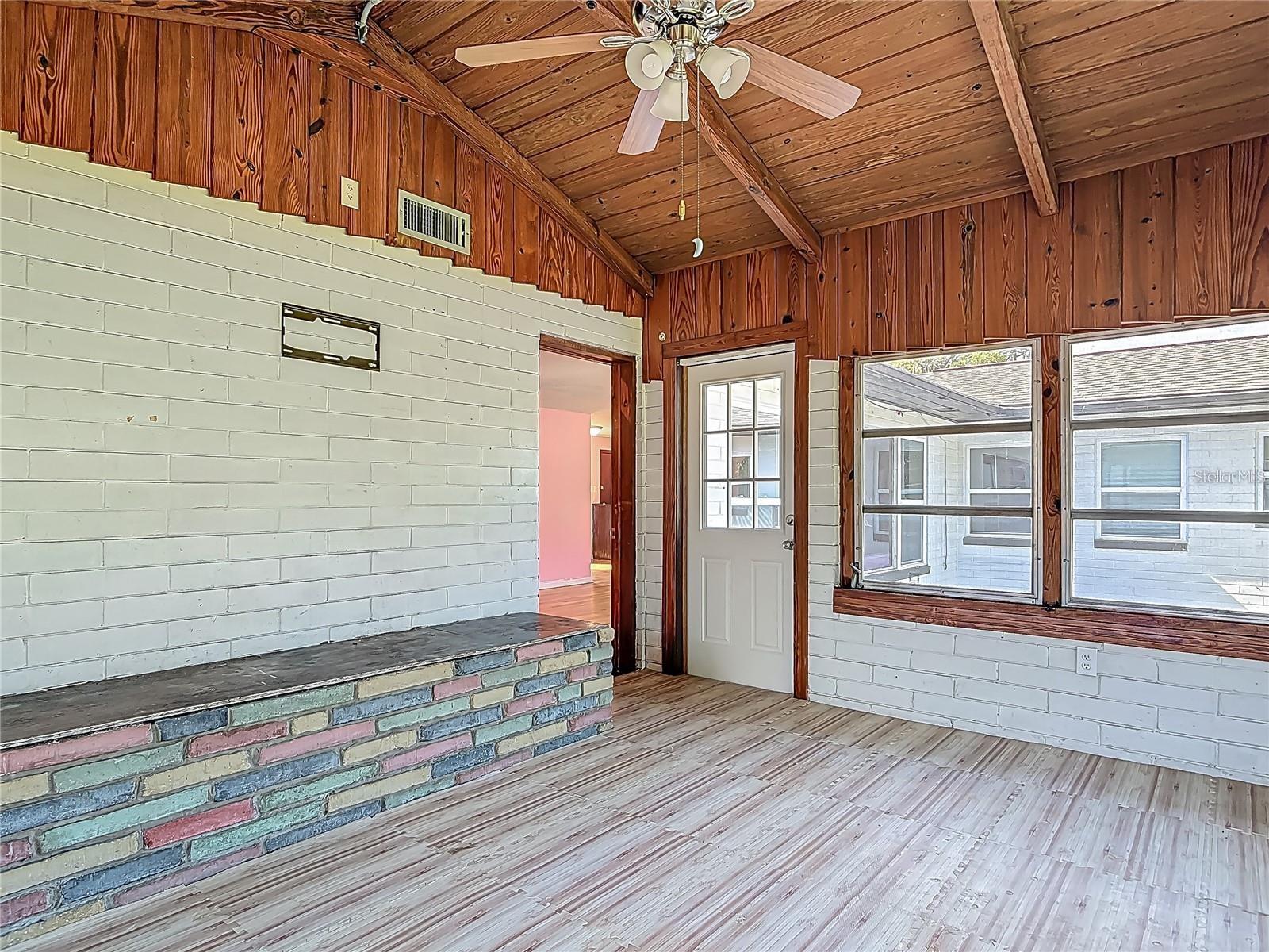 LASBURYS ADD SUNSET TERRACE - Residential