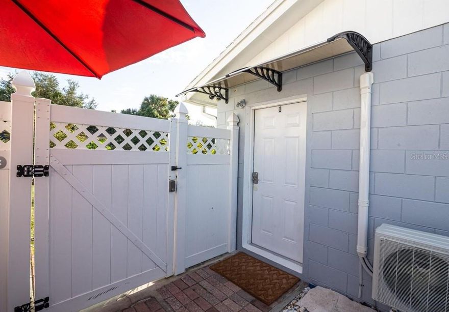 This charming unit for rent is located in the neighborhood of Kissimmee, Florida. It offers an excellent location, close to theme parks, shopping centers, and restaurants in the area. The property features a spacious room and a cozy interior design. It also has a fully equipped kitchen with modern appliances. As for the bedroom, you will find a great spacious room, perfect for accommodating. Additionally, the unit has one full bathroom. Moreover, the location of this house offers easy access to major transportation routes and key tourist destinations in the area. It is also close to schools and parks, making it an ideal choice for families. This one will go fast! Schedule your showing today!
DON'T FORGET, the unit is fully furnished, electricity, water, and internet are already included in the monthly payment.