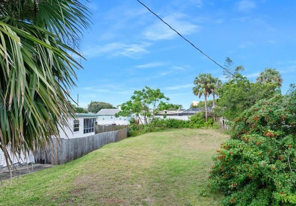 Photo of 339 Manhattan Avenue, Daytona Beach, FL 32118 (MLS # V4948813)