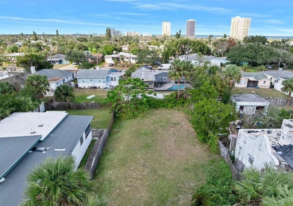 Photo of 339 Manhattan Avenue, Daytona Beach, FL 32118 (MLS # V4948813)