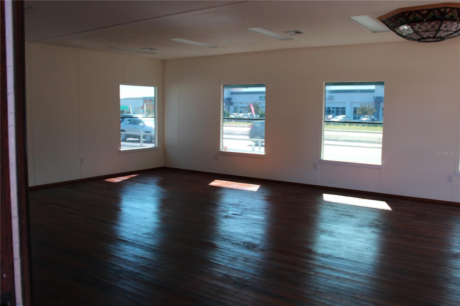 BOLLES SUB 19 & 302 - Commercial Lease