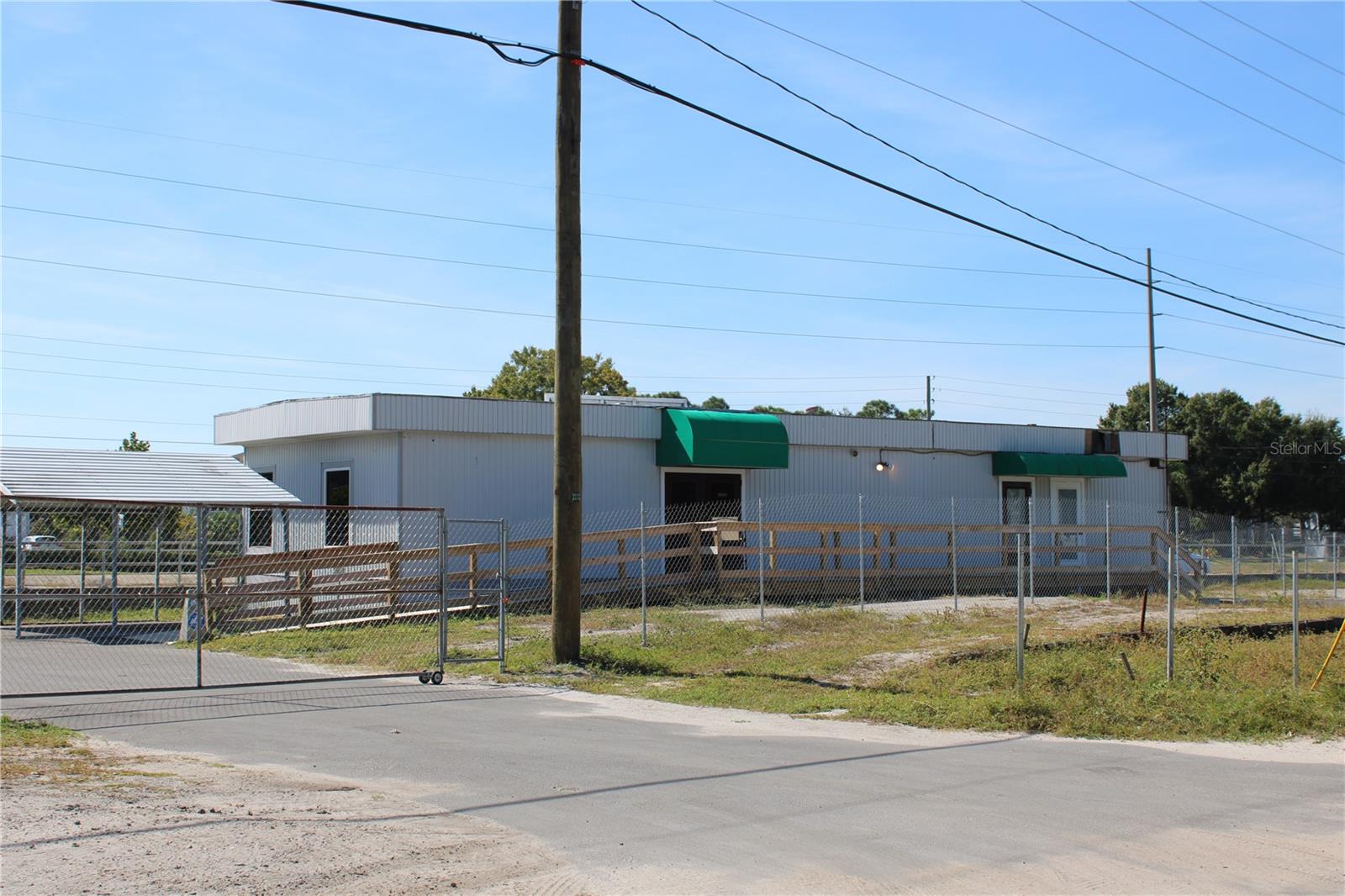 BOLLES SUB 19 & 302 - Commercial Lease