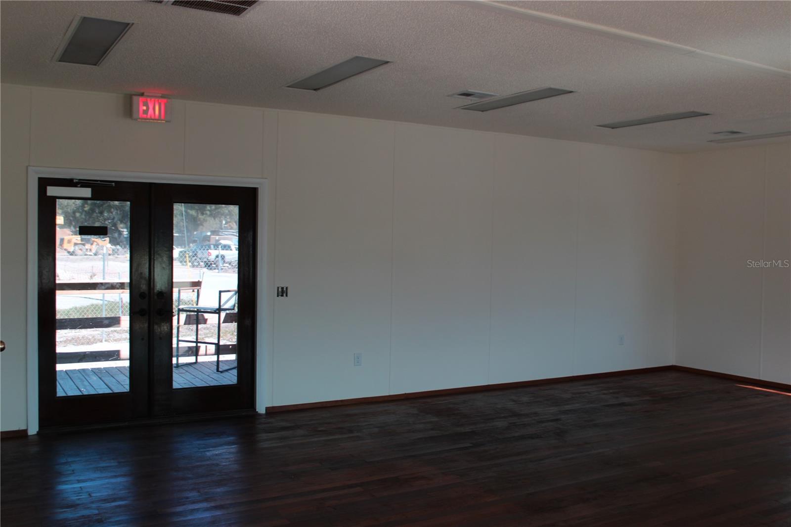 BOLLES SUB 19 & 302 - Commercial Lease