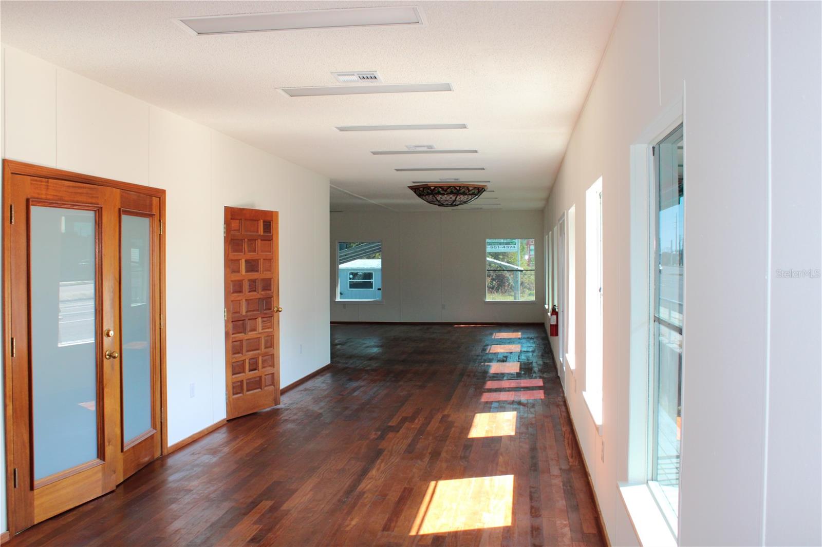 BOLLES SUB 19 & 302 - Commercial Lease