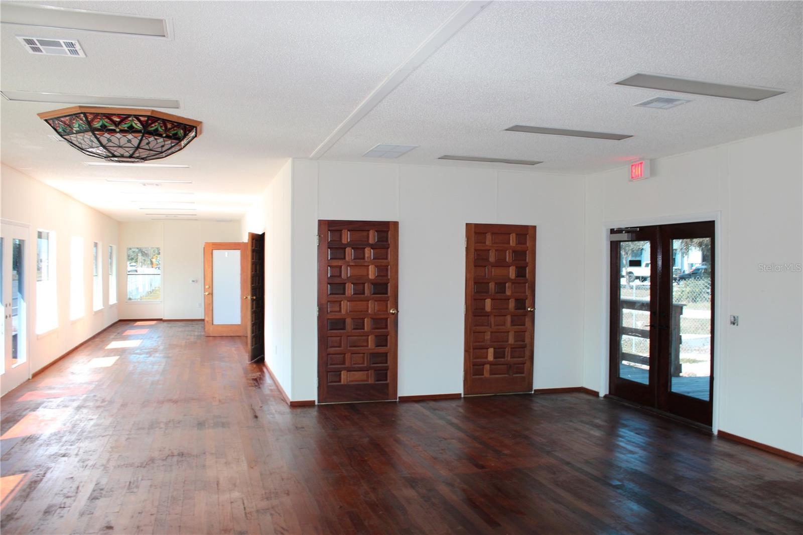 BOLLES SUB 19 & 302 - Commercial Lease