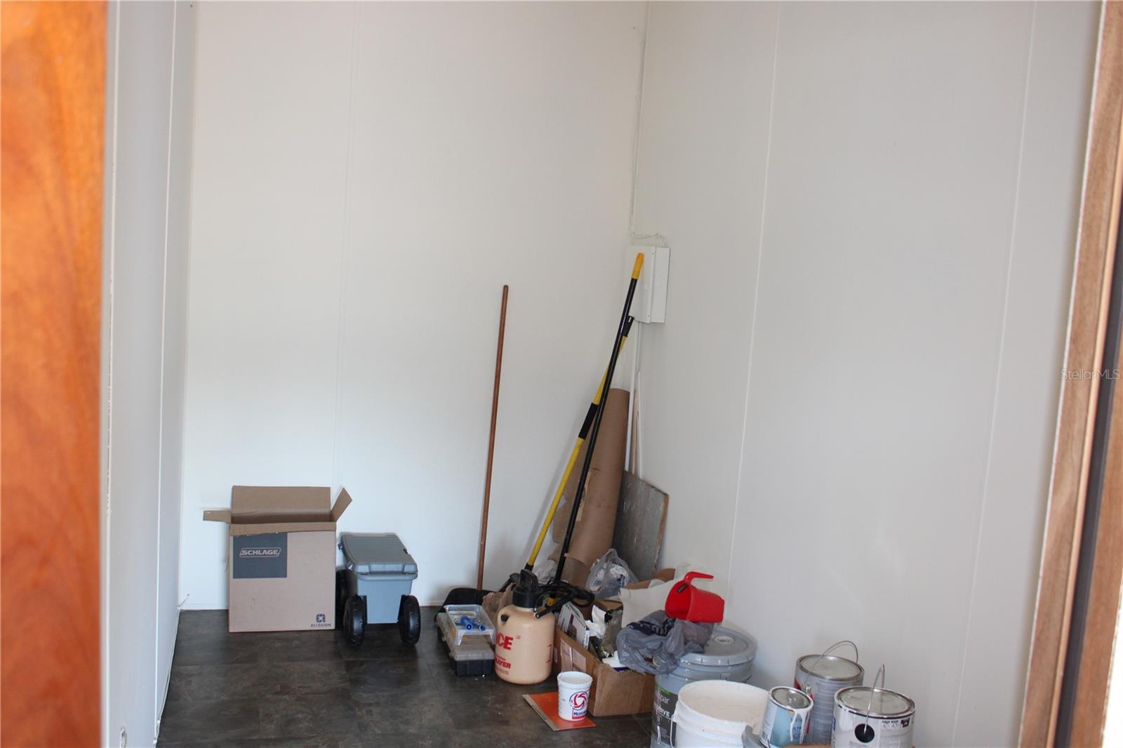 BOLLES SUB 19 & 302 - Commercial Lease