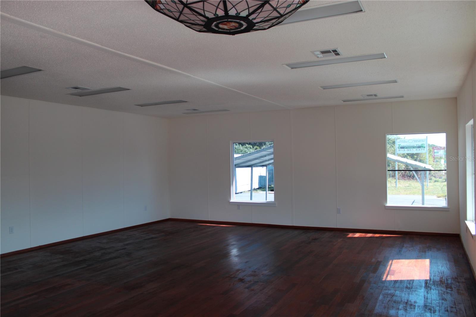 BOLLES SUB 19 & 302 - Commercial Lease