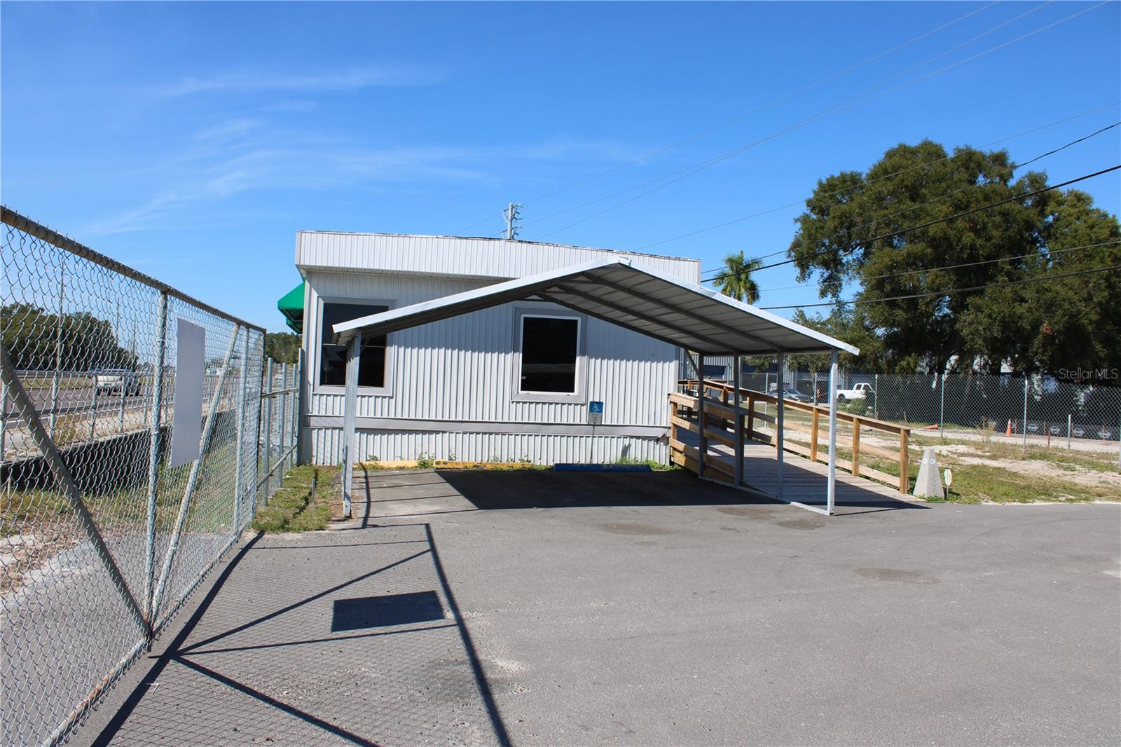 BOLLES SUB 19 & 302 - Commercial Lease