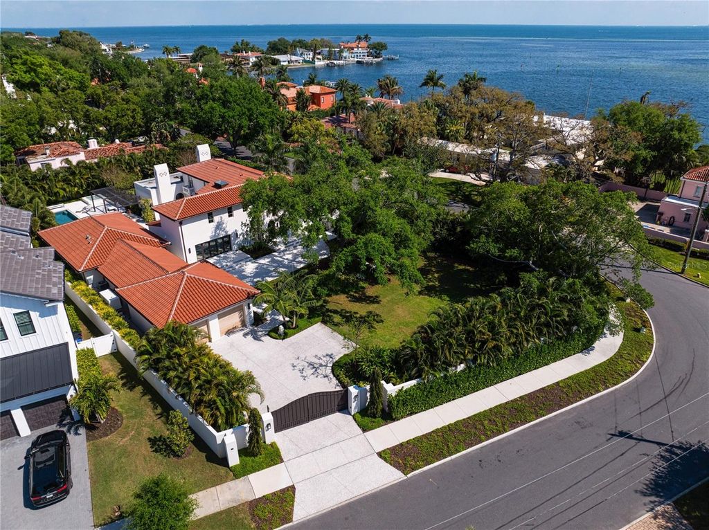 Photo of 416 Brightwaters Boulevard NE, St Petersburg, FL 33704 (MLS # TB8491058)