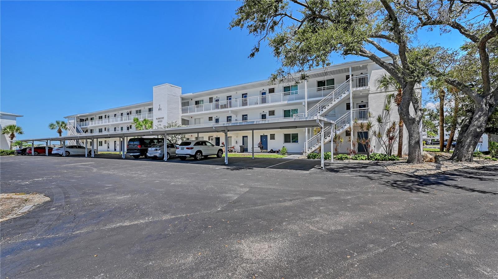 771 JOHN RINGLING BOULEVARD 7