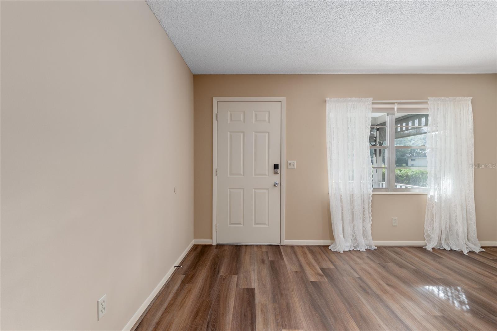 ON TOP OF THE WORLD - Residential