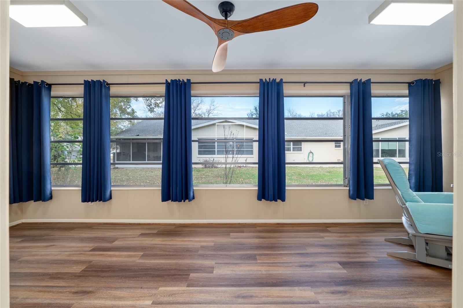 ON TOP OF THE WORLD - Residential