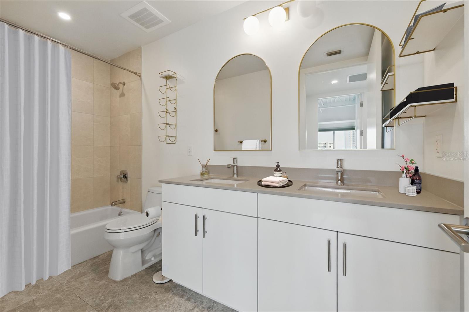 332 COCOANUT - Residential