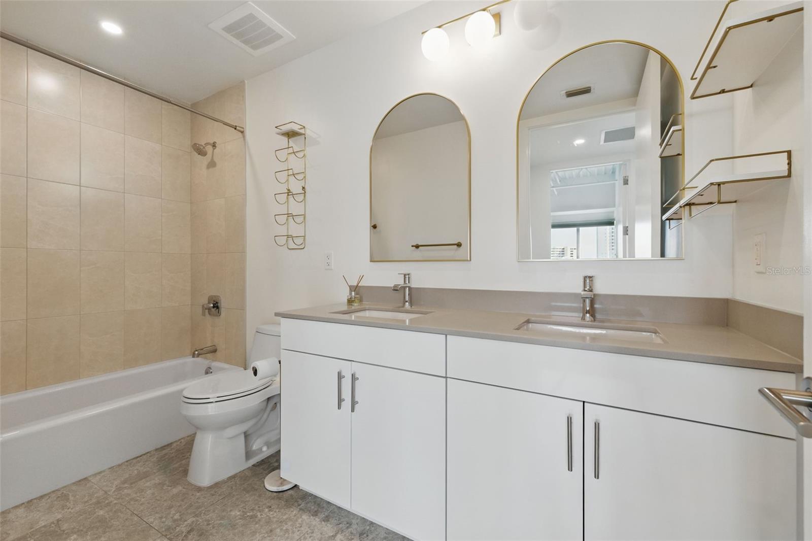 332 COCOANUT - Residential