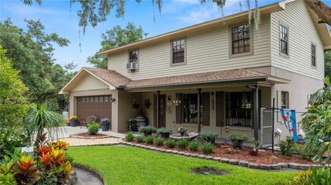 A home in LAKELAND