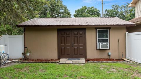 A home in LAKELAND