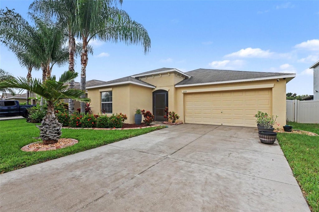 Photo of 223 Cascade Bend Drive, Ruskin, FL 33570 (MLS # TB8556317)