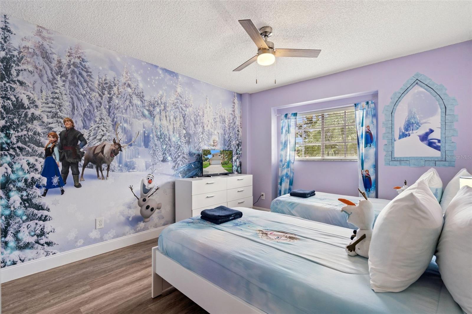 EMERALD ISLAND RESORT - Residential