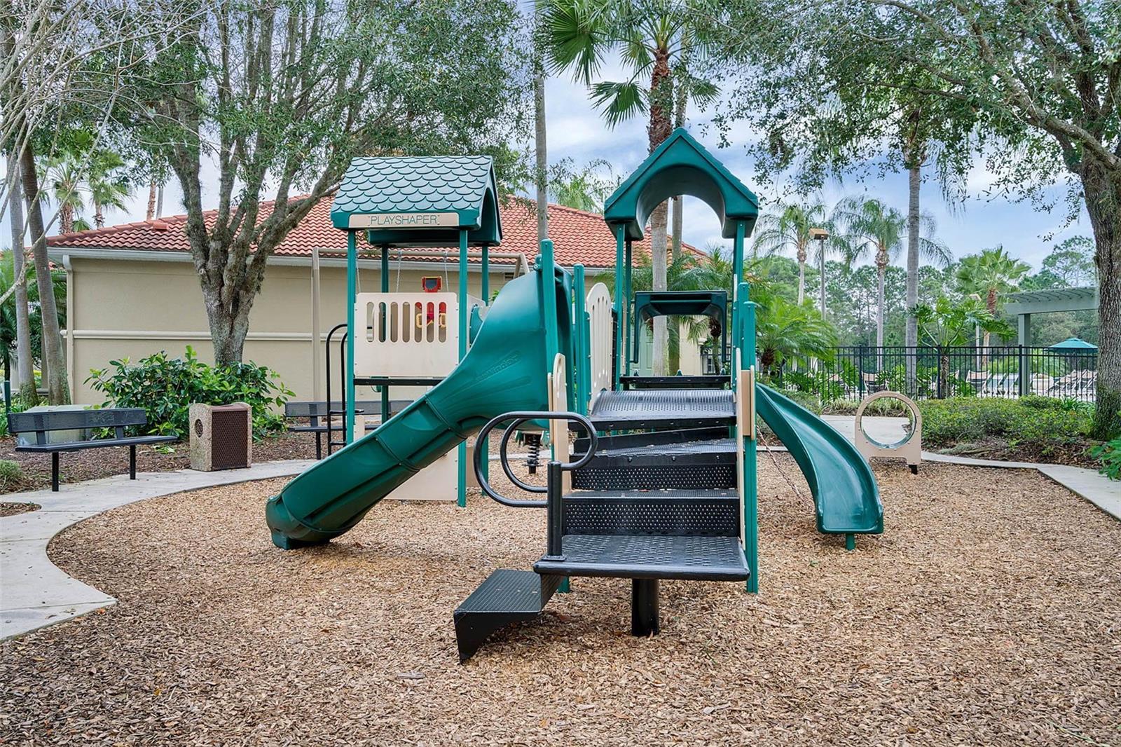 EMERALD ISLAND RESORT - Residential