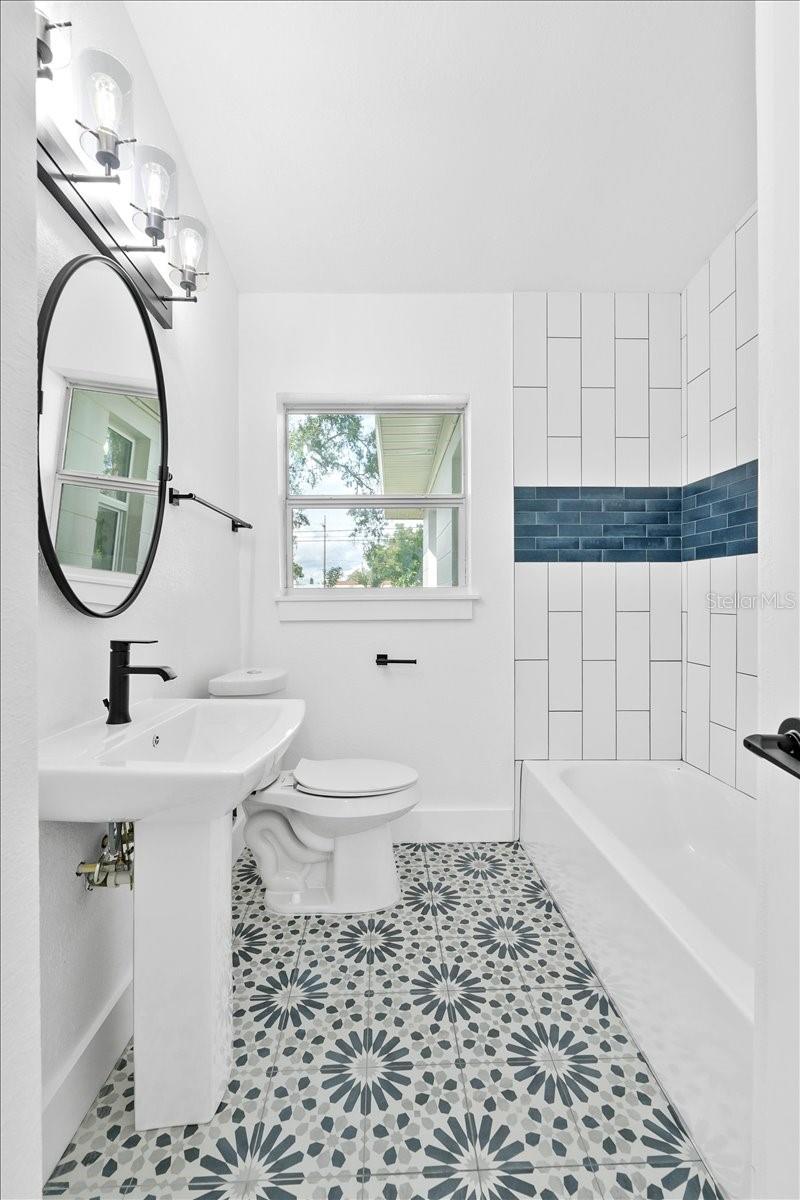 CRYSTAL SHORES - Residential