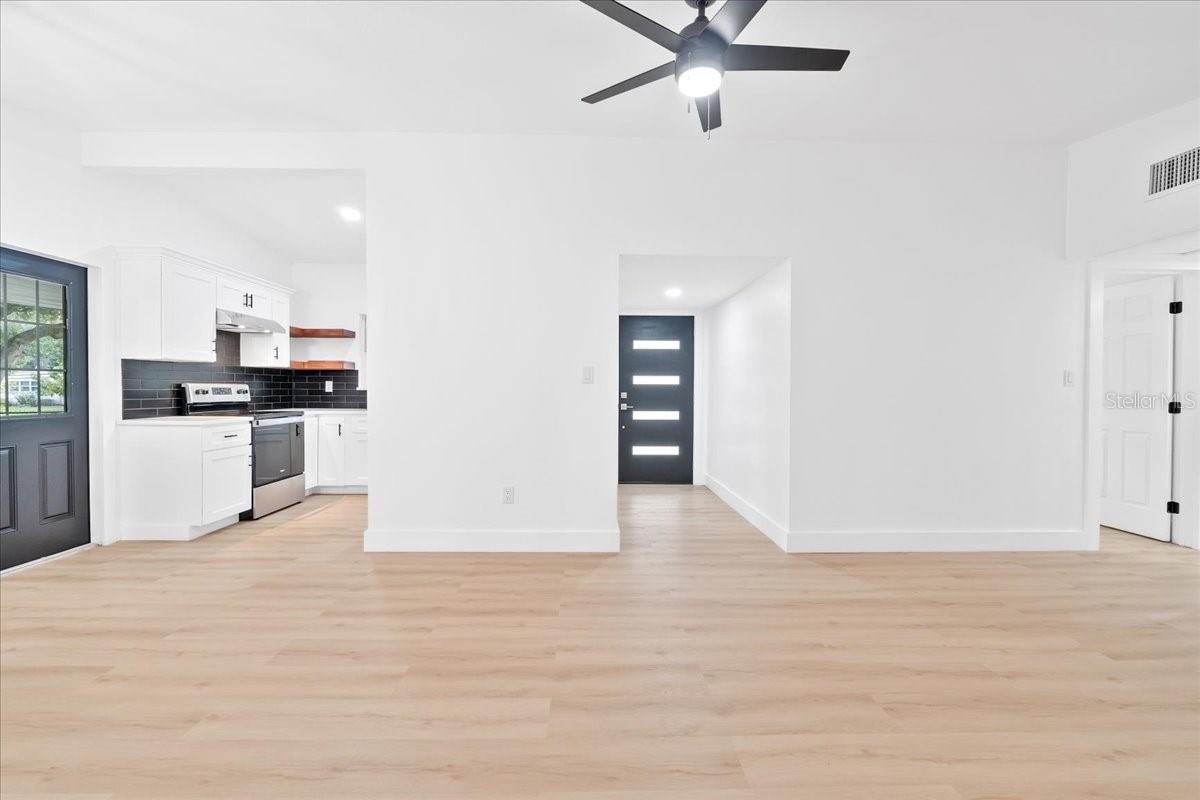 CRYSTAL SHORES - Residential