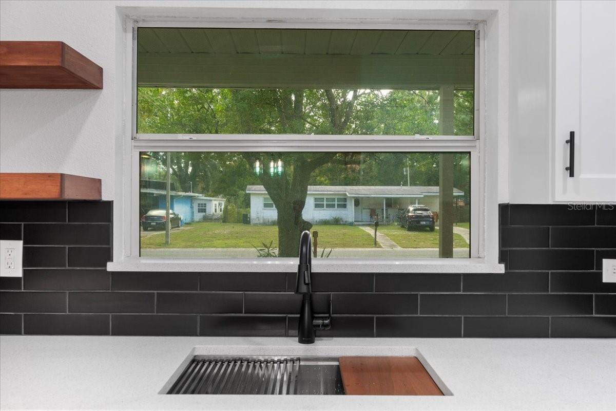 CRYSTAL SHORES - Residential