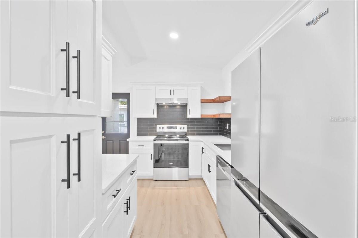 CRYSTAL SHORES - Residential