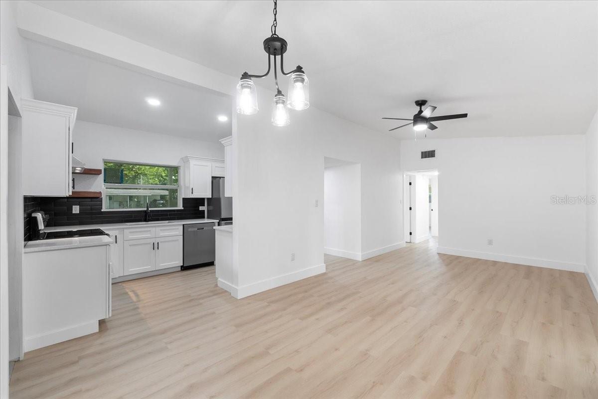 CRYSTAL SHORES - Residential