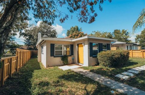 A home in LAKE WALES