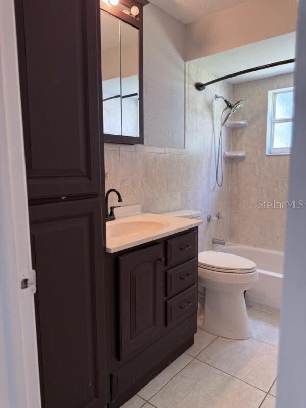 CAMELOT UNIT 2 - Residential Lease