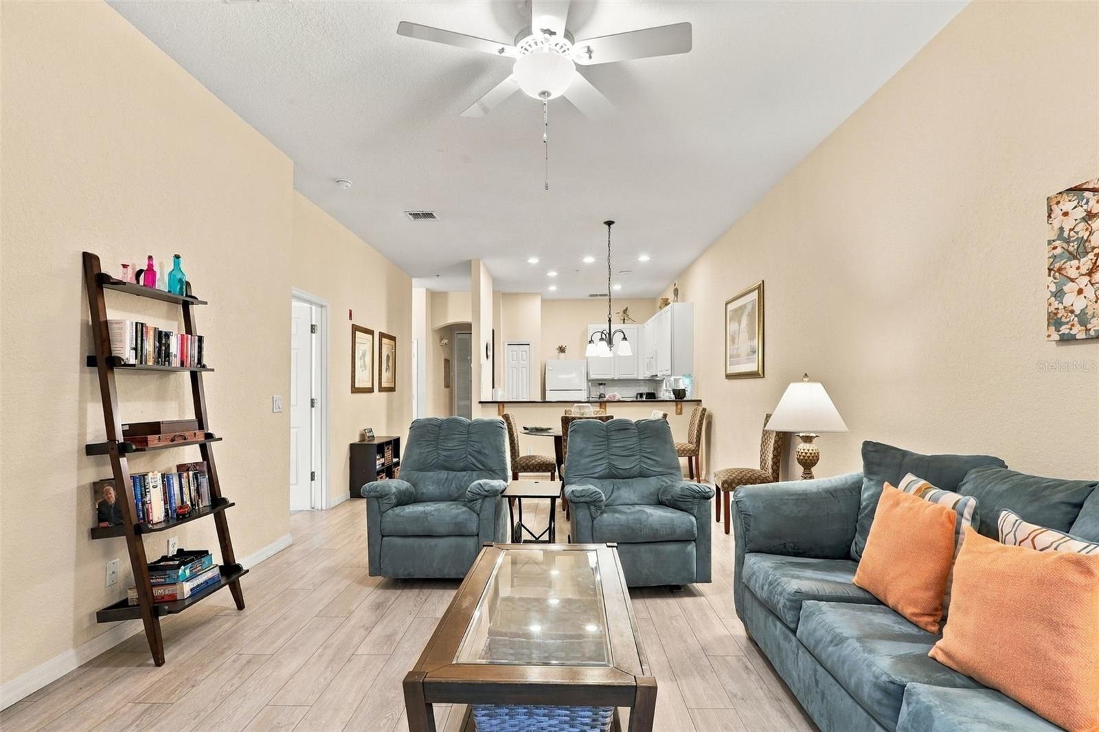 512 LUCAYA LOOP