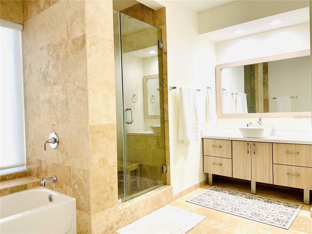 OCEAN PARK, STEPS TO BEST BEACH - Residential