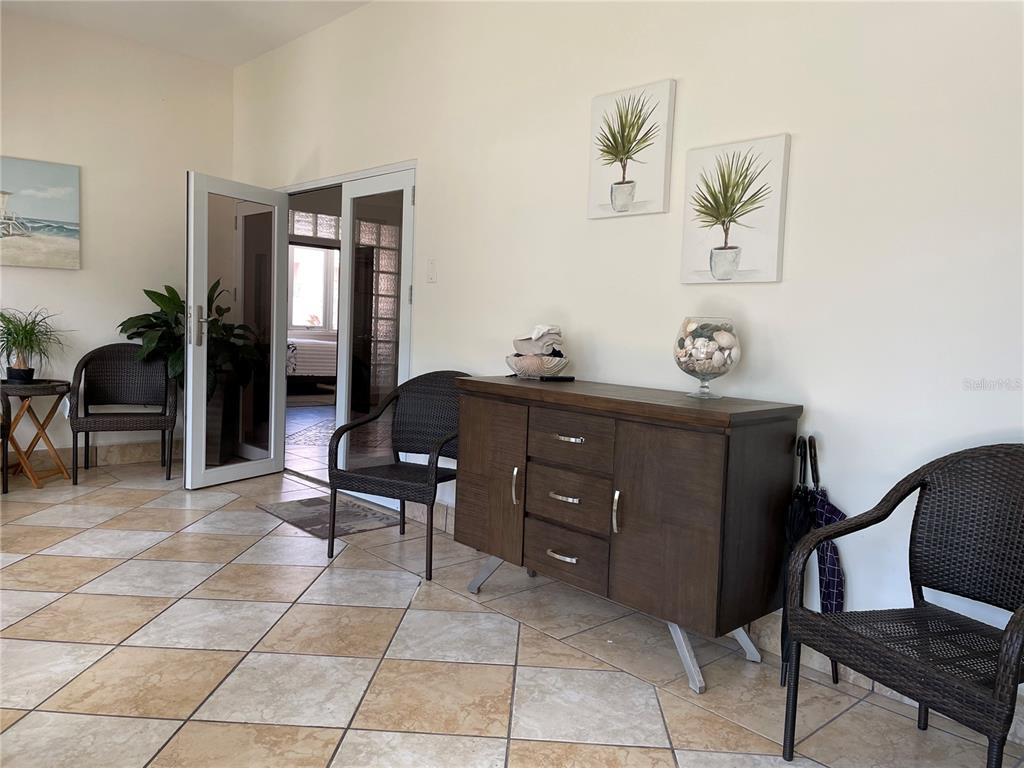 OCEAN PARK, STEPS TO BEST BEACH - Residential